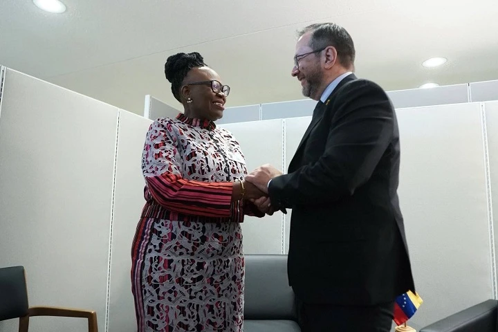 Namibia y Gambia ofrecen cooperar en beneficio del pueblo venezolano