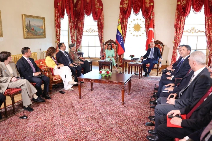 Presidenta (E) y Recep Tayyip Erdoğan afianzan lazos de amistad y cooperación