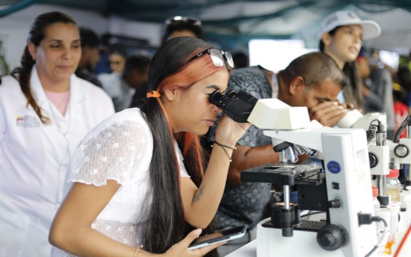 Venezuela lidera en participación femenina en ciencias y tecnología