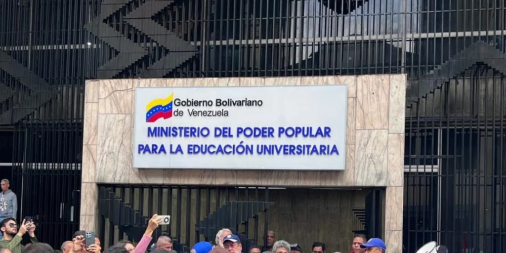 Ministerio de Educación Universitaria honra compromisos con el sector