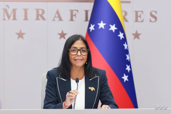 Gobierno Bolivariano anuncia créditos para comercios y bonos Patria para trabajadores afectados por sismo
