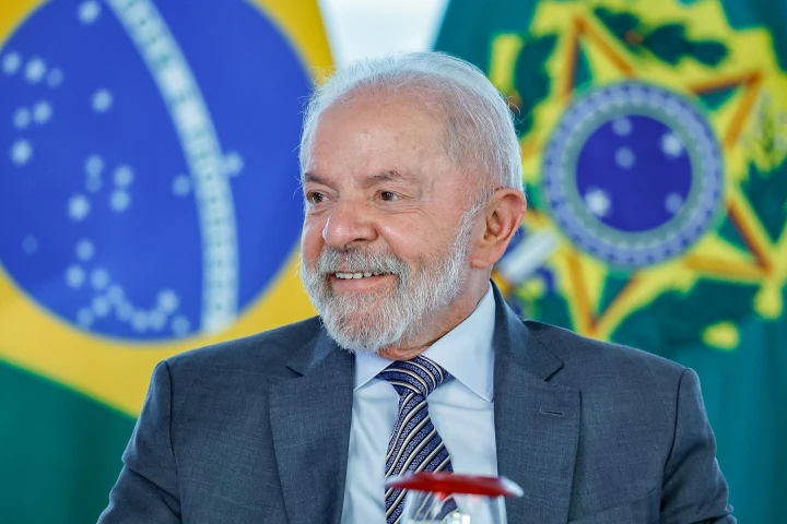 Presidente Lula supera a Flávio Bolsonaro en encuestas