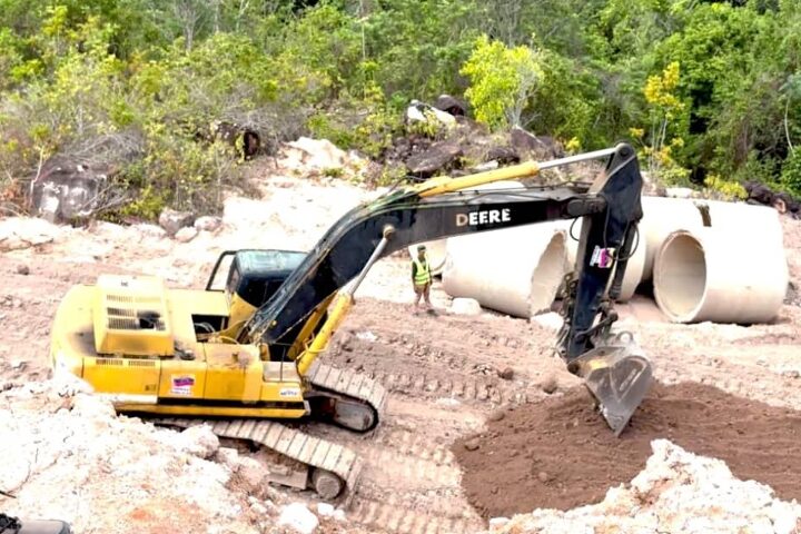 Atienden falla de borde en el sector Plan de la Mesa de la autopista Gran Mariscal de Ayacucho