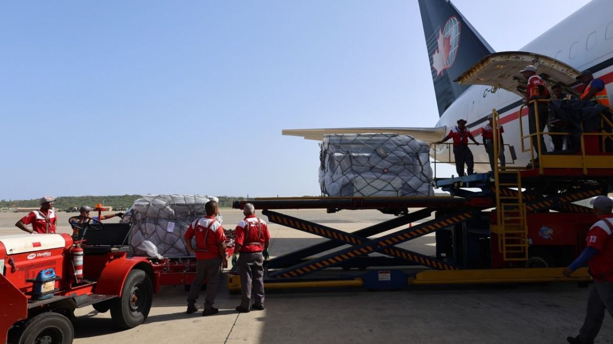 Cruz Roja venezolana recibe nuevo cargamento de ayuda humanitaria en La Guaira