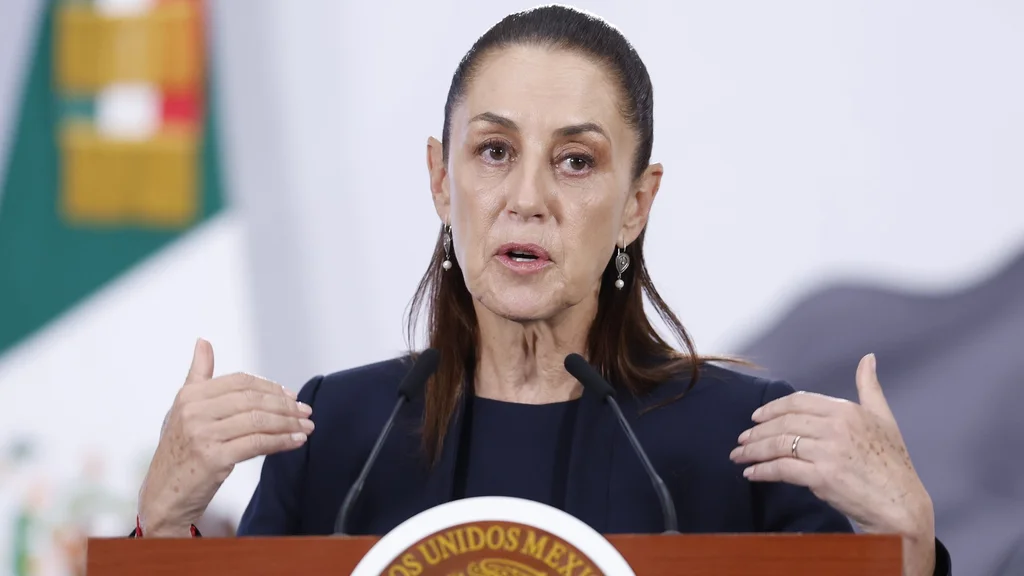 Presidenta Sheinbaum da balance sobre duro sismo y recomienda no acercarse a playas