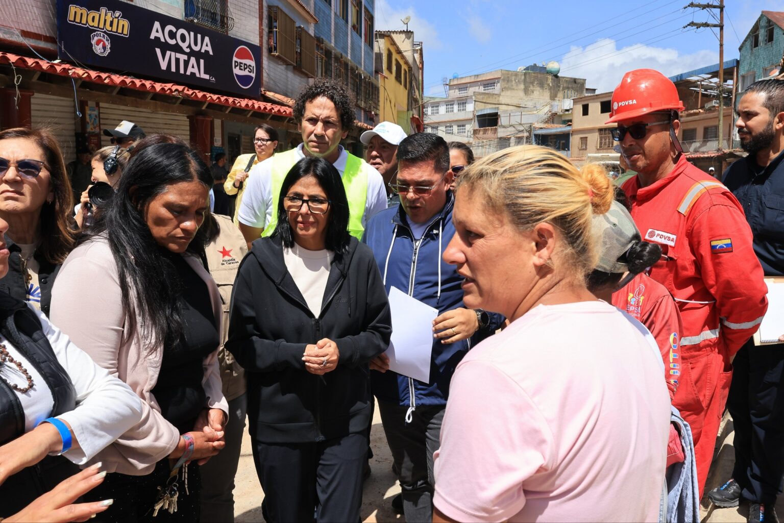 Presidenta Delcy Rodríguez visitó El Junquito para evaluar avances en rehabilitación estructural y despliegue de asistencia integral