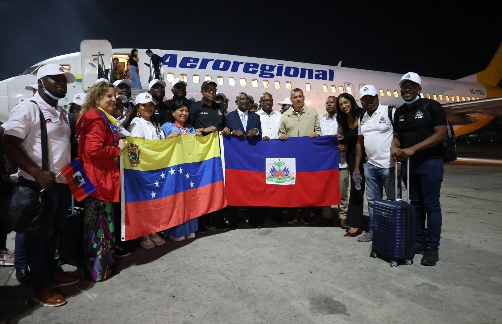 Arribaron al país delegación médica y asistencia humanitaria de Haití