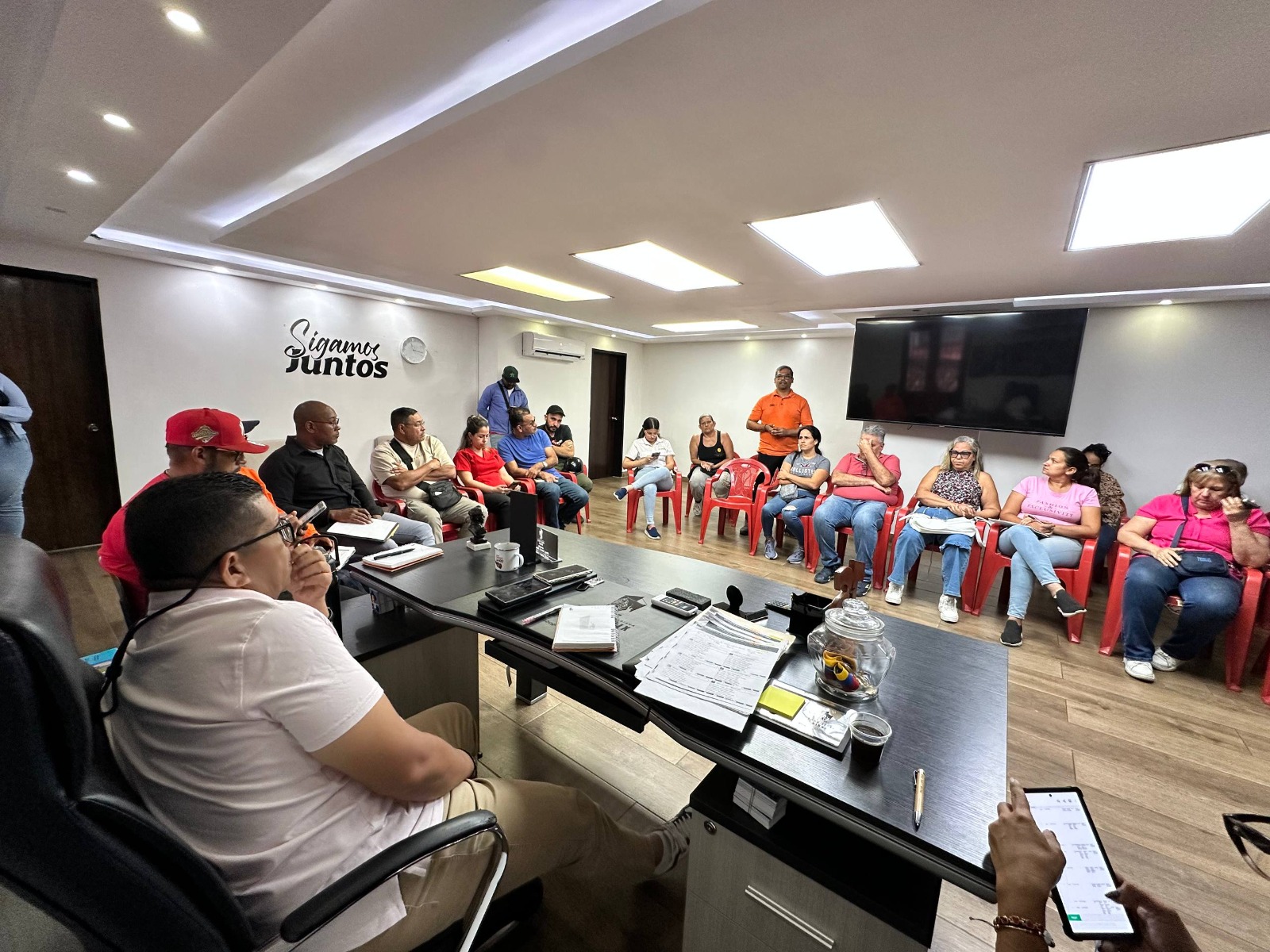 Alcalde sostuvo encuentro con representantes de condominios que están en amarillo en Ribas