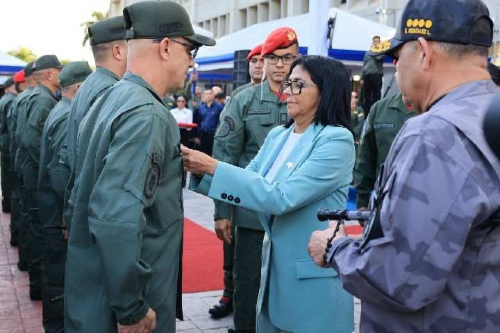 Jefa de Estado designa Alto Mando Militar y comandantes de las REDI