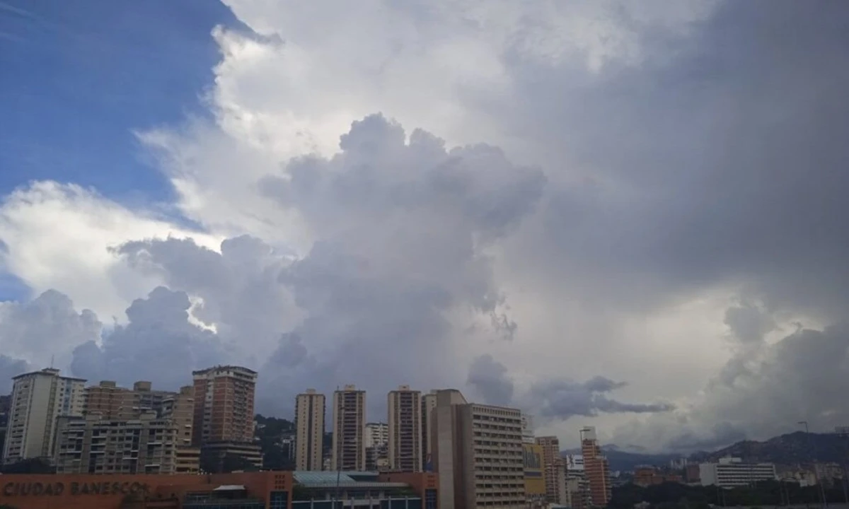 Pronostican mantos nubosos con lluvias y actividad eléctrica en el país