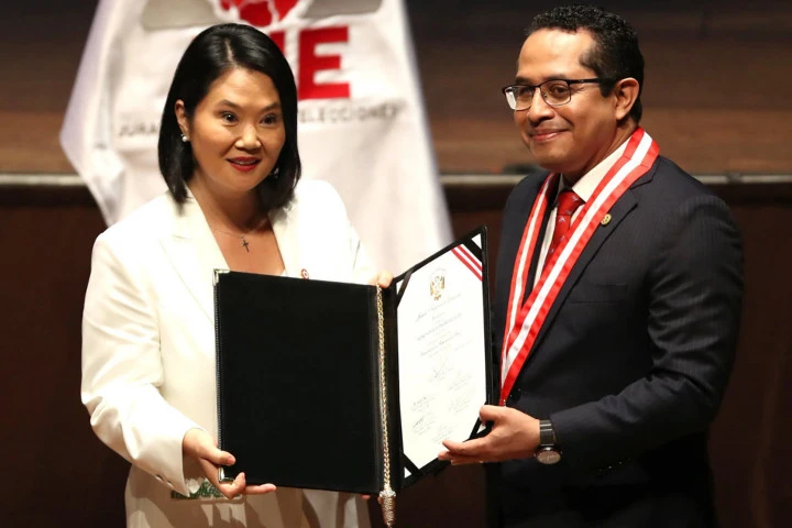 Keiko Fujimori recibe credenciales y anunció promesas como presidenta de Perú