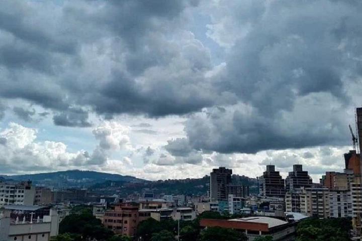 Pronostican cielo parcialmente nublado y precipitaciones variables en buena parte del país