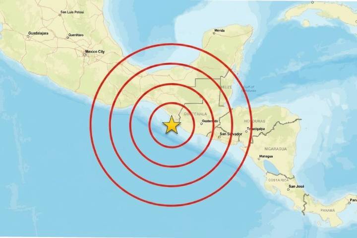 Sismo de magnitud 7.4 sacude las costas de México y emiten amenaza de tsunami