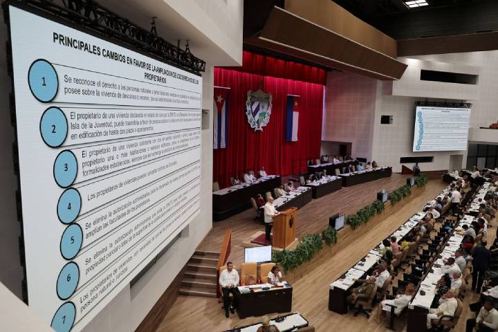 Asamblea Nacional de Cuba aprueba nueva Ley de Vivienda para flexibilizar el sector