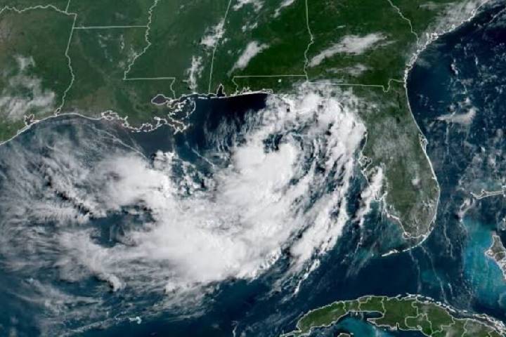 Tormenta Bertha amenaza con marejada potencialmente mortal en costas de EEUU