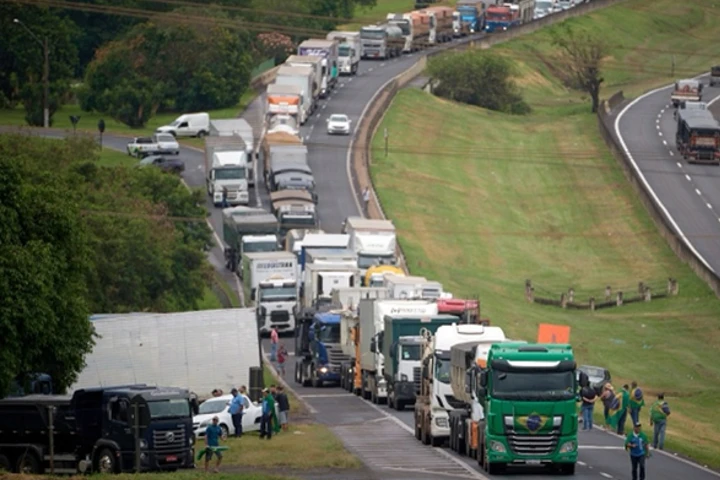 Camioneros de Brasil se van a paro por medida sobre precio del flete