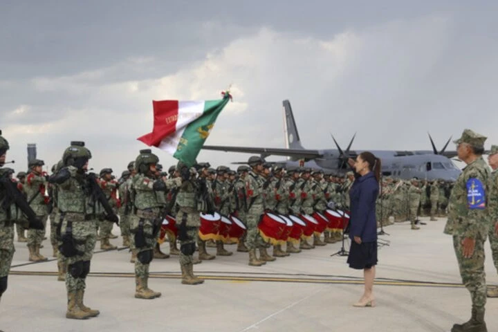 Presidenta de México reconoce labor de rescatistas que participaron en Venezuela