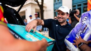 José Altuve y fundación de los Astros de Houston recolectaron insumos para envíar a Venezuela