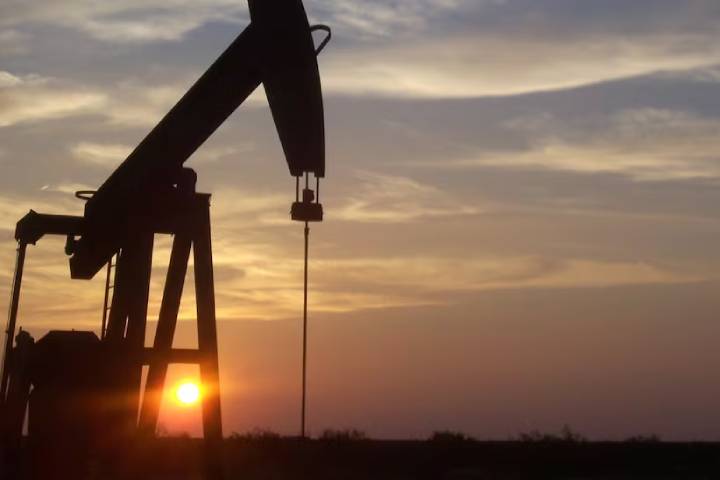 Precios del petróleo abren la semana en su mayor nivel desde junio