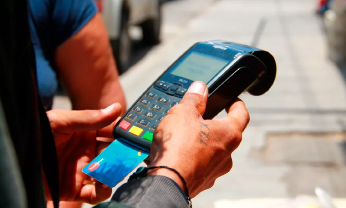Bancos privados exonera comisiones de operaciones con puntos de venta en La Guaira