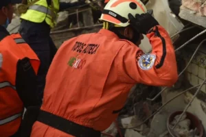 Socorrista mexicano explica importancia de prueba del silencio en rescate de personas