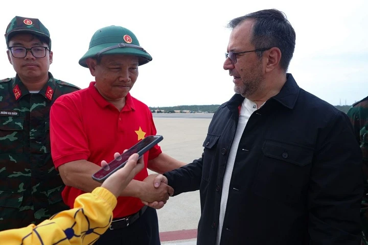 Autoridades venezolanas agradecen misión humanitaria de Vietnam que participó en rescates