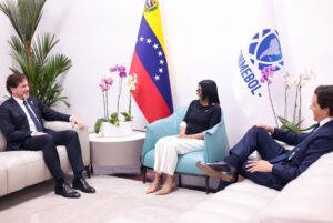 Presidenta Delcy Rodríguez sostuvo encuentro con máximas autoridades de la Conmebol y la FVF