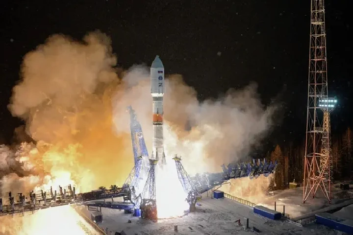 Rusia impulsa su presencia espacial con el lanzamiento de un satélite militar