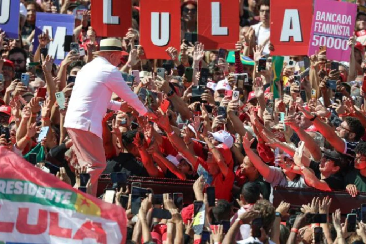 Lula lidera intención de voto en comicios presidenciales en Brasil