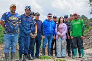 Gobernadora Joana Sánchez inspeccionó labores de dragado en el dique Aragua