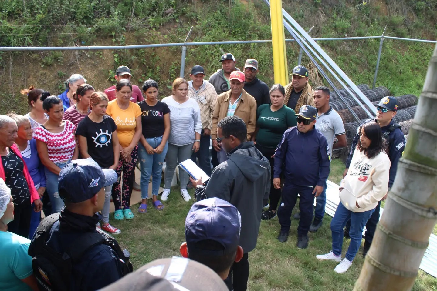 Materiales de construcción llegan a familias damnificadas en Tovar