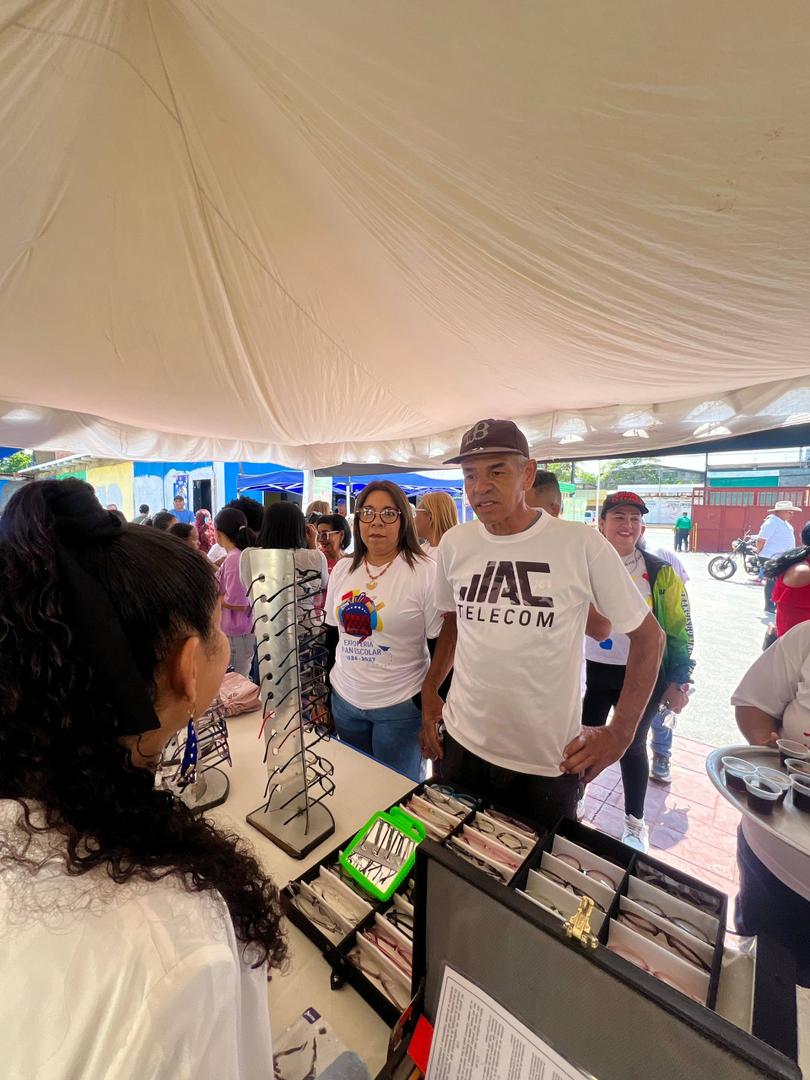 Expoferia Escolar en Aragua impulsa producción textil y economía local