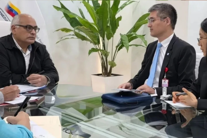 Gobierno venezolano y China fortalecen alianzas para potenciar el SPNS