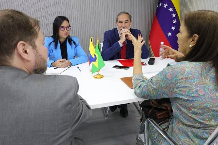 Estado venezolano revisa agenda de cooperación bilateral con Brasil