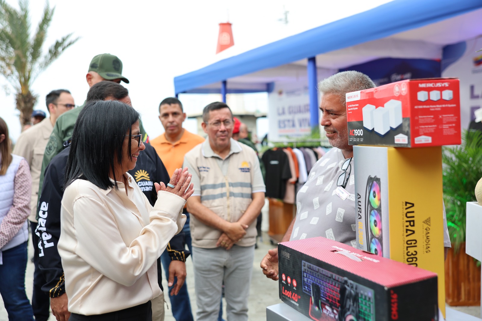 Presidenta Delcy Rodríguez entrega financiamientos a comercios afectos por sismo y anuncia plan integral de reactivación económica en La Guaira