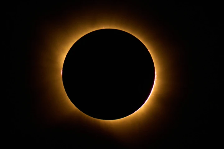 España vivió histórico eclipse solar total tras más de un siglo