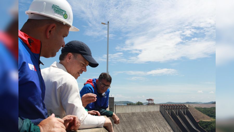 Expertos estadounidenses y autoridades venezolanas evalúan la Central Hidroeléctrica Simón Bolívar