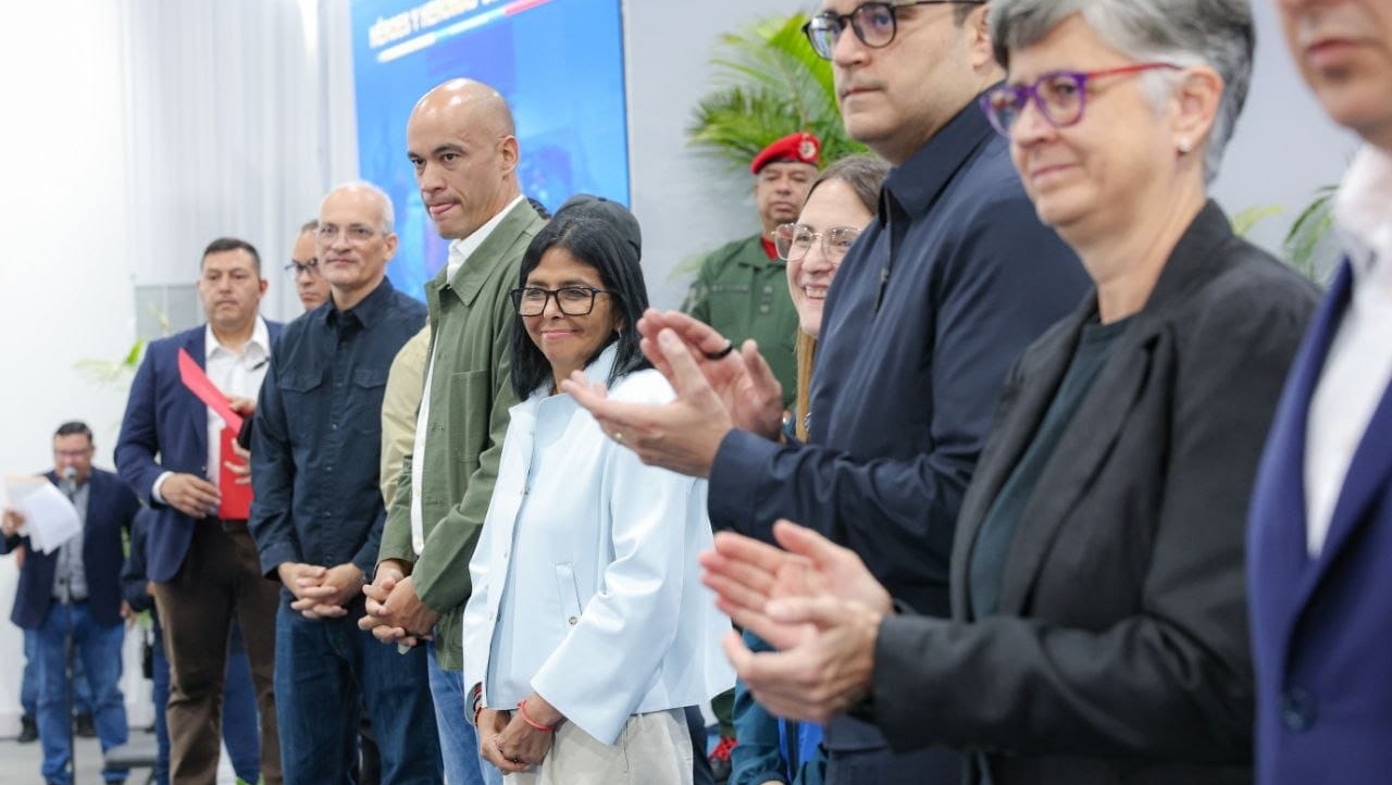 Venezuela apuesta por reconstrucción interna y recomposición de relaciones internacionales, afirma Delcy Rodríguez