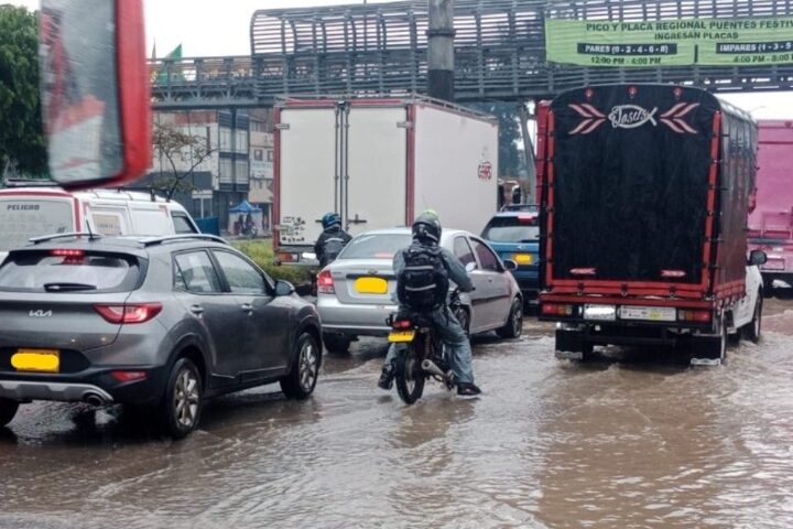 Intensas lluvias provocan inundaciones en el occidente de Colombia