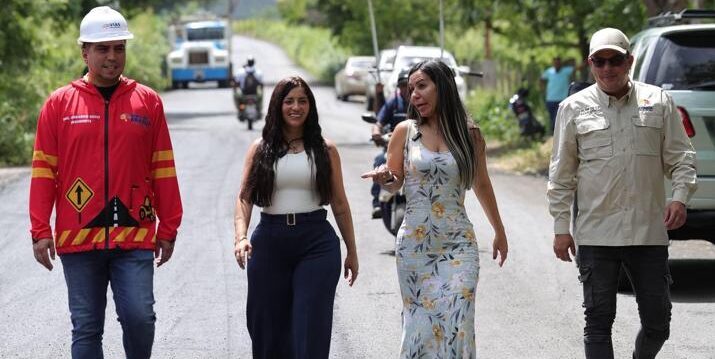 Gobernadora Joana Sánchez mostró avances del asfaltado en la carretera Magdaleno – Güigüe
