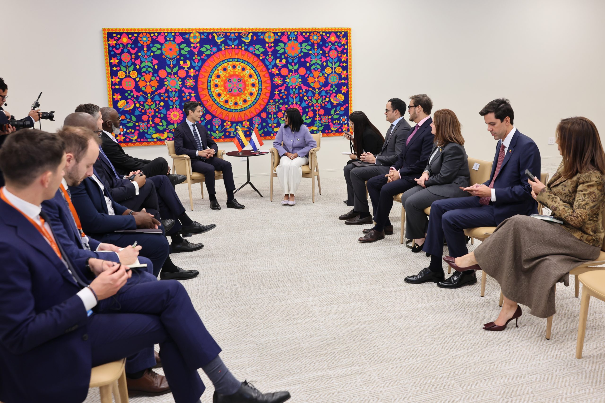 Presidenta Delcy Rodríguez se reúne con el primer ministro de Países Bajos Rob Jetten