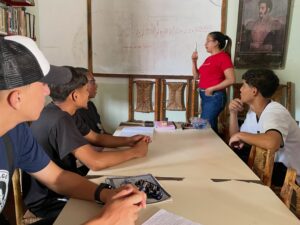 Integrantes de bandas marchantes en Revenga reciben formación en lenguaje musical