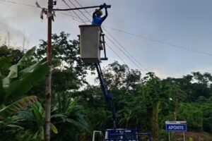 Favorecen a 150 familias con luminarias y transformador en Ocumare de la Costa