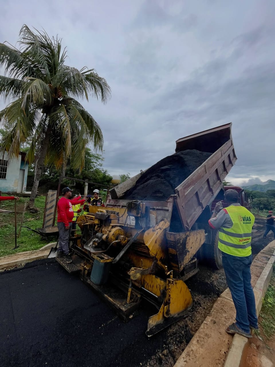 Inició asfaltado con 750 toneladas en San Sebastián de los Reyes
