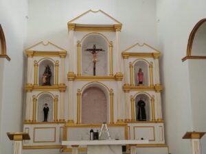 Avanzan trabajos de rehabilitación de la iglesia parroquial de Santa Cruz