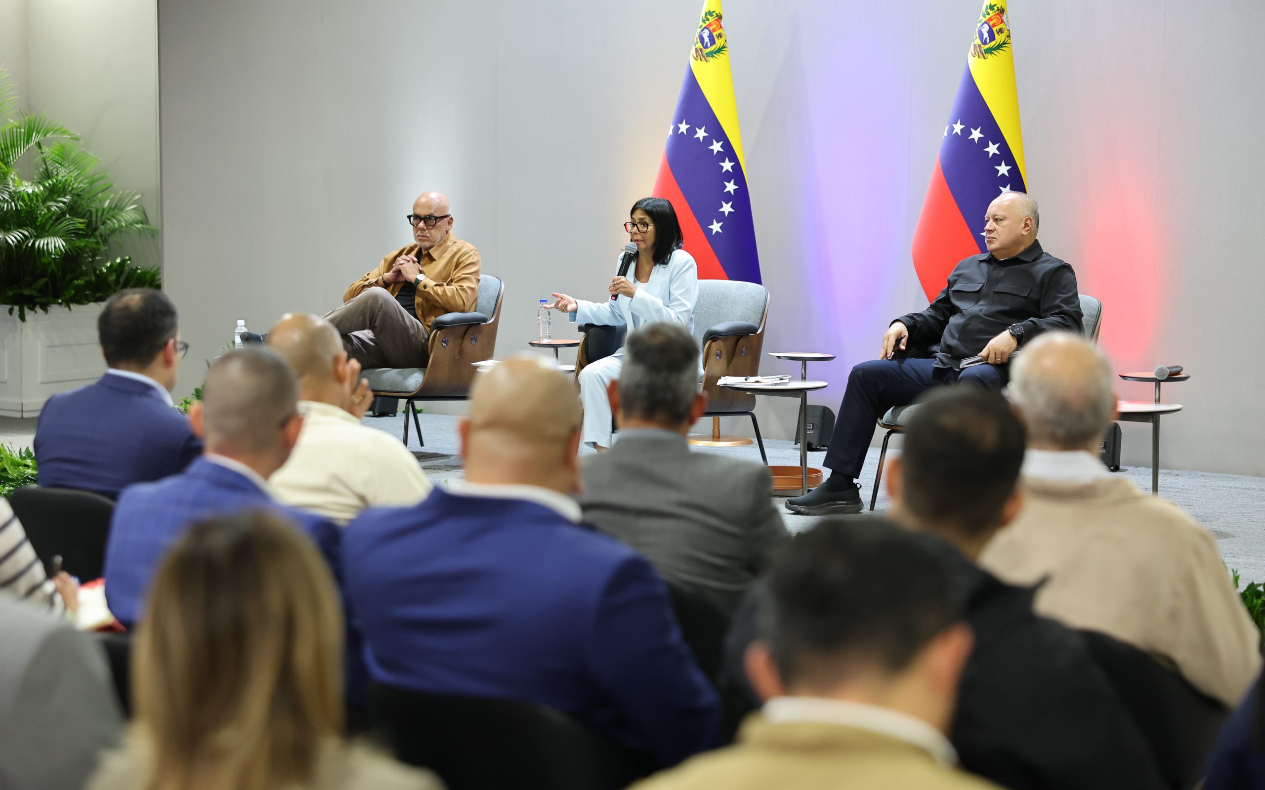 Presidenta Delcy Rodríguez lideró reunión de trabajo con gobernadores, alcaldes y Alto Mando Político