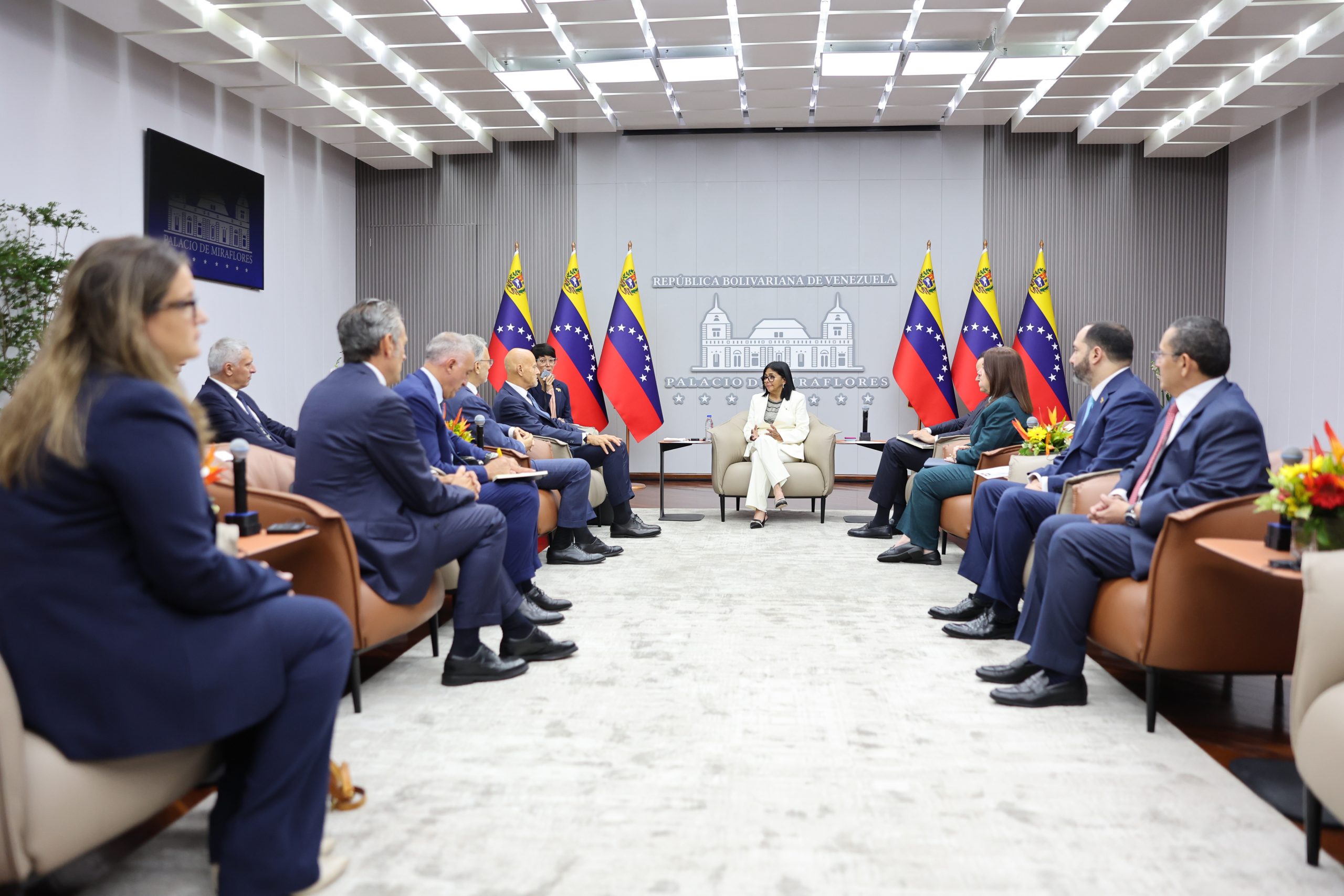 Presidenta Delcy Rodríguez sostuvo encuentro con petroleras internacionales