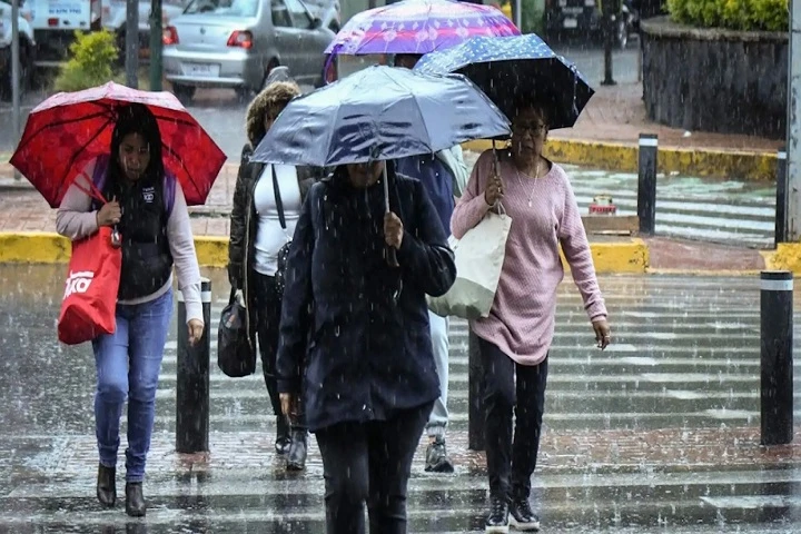 Autoridades prevén lluvias con descargas eléctricas en gran parte del país