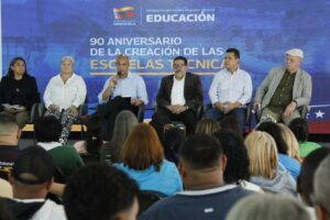 Reconocen labor de las escuelas técnicas a 90 años de su creación