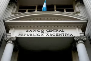 Banco Central de Argentina confirma recesión tras declive económico